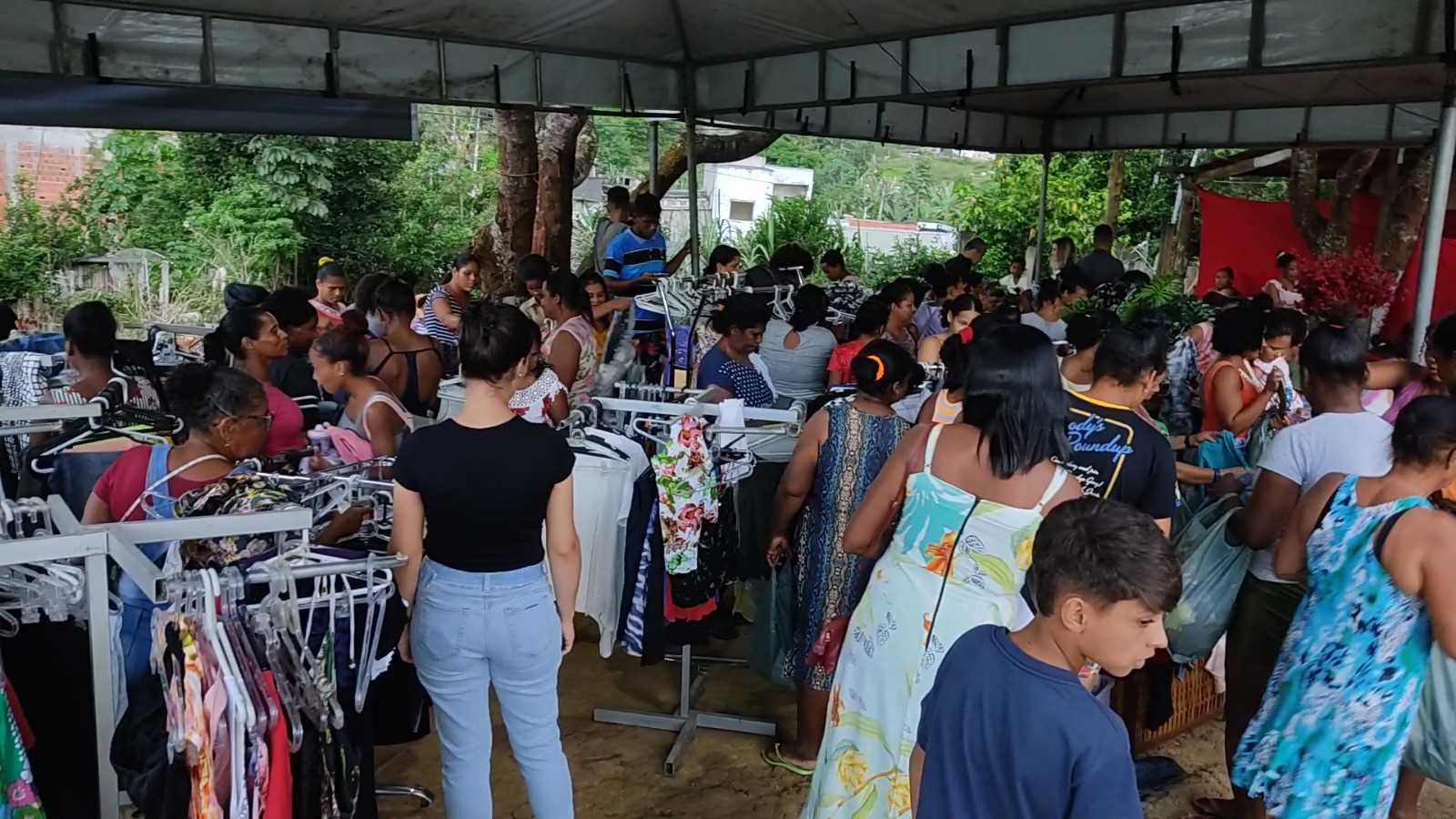 Camacã: Prefeitura homenageia as Mães da Portelinha I através do Projeto Brechó Solidário.
